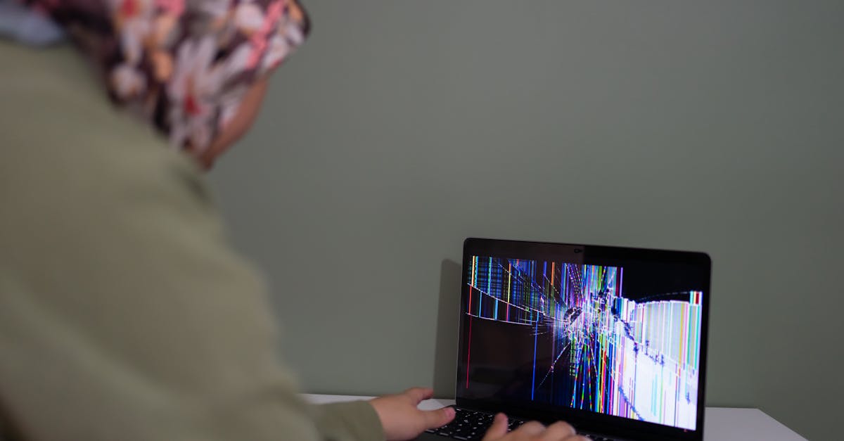 Comparing Mobile vs In-Store Services for Laptop Screen Repairs